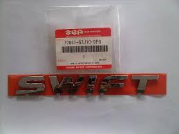 SUZUKI 77831-63J10-0PG - EMBLEMA "SWIFT" CROMADO